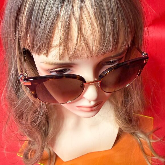 Alexander McQueen Skull Temple Sunglasses – Tortoise Shell Frame with Gold main image 9